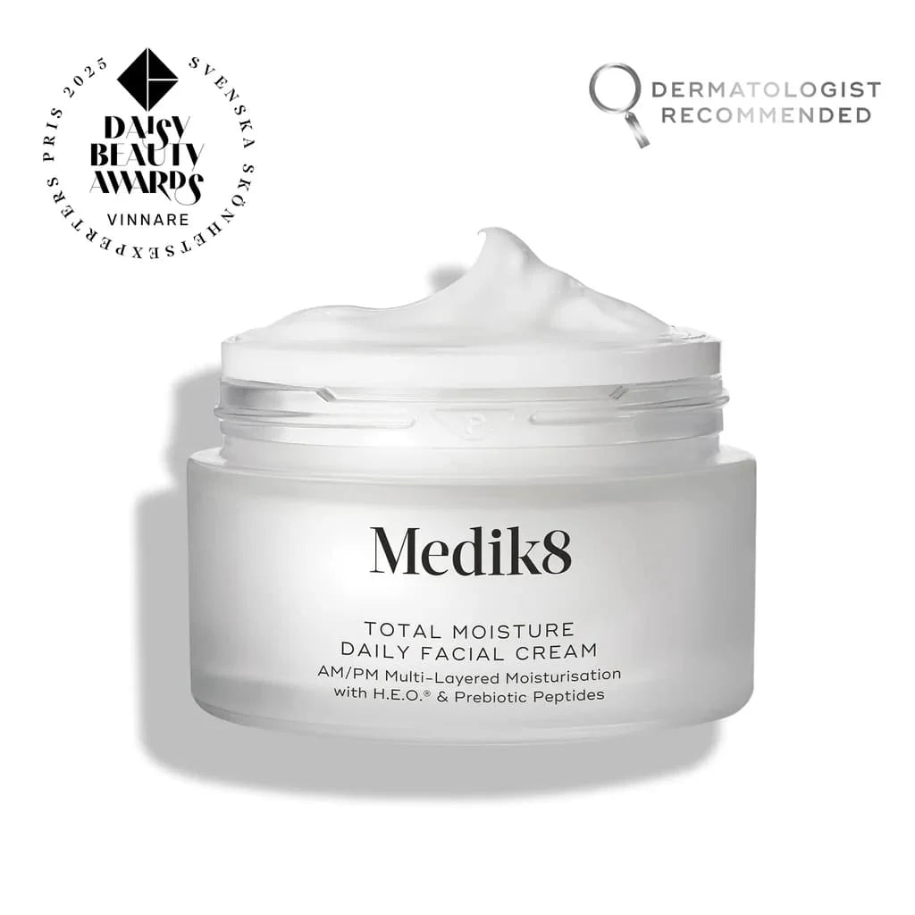 Medik8 Total Moisture Daily Face Cream is een langdurige zijde zachte hydratatie voor een vollere en soepele huid. 