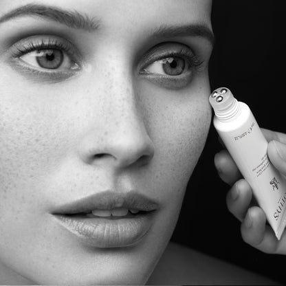 Verfrist de oogpartij en werkt vermoeidheid rondom de ogen tegen.