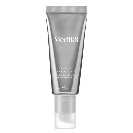 Een stabiel Retinal nachtserum met dé nieuwe generatie vitamine A. Medik8 Crystal Retinal 20 (0,2% retinaldehyde) heeft een 11 keer snellere werking dan retinol! 