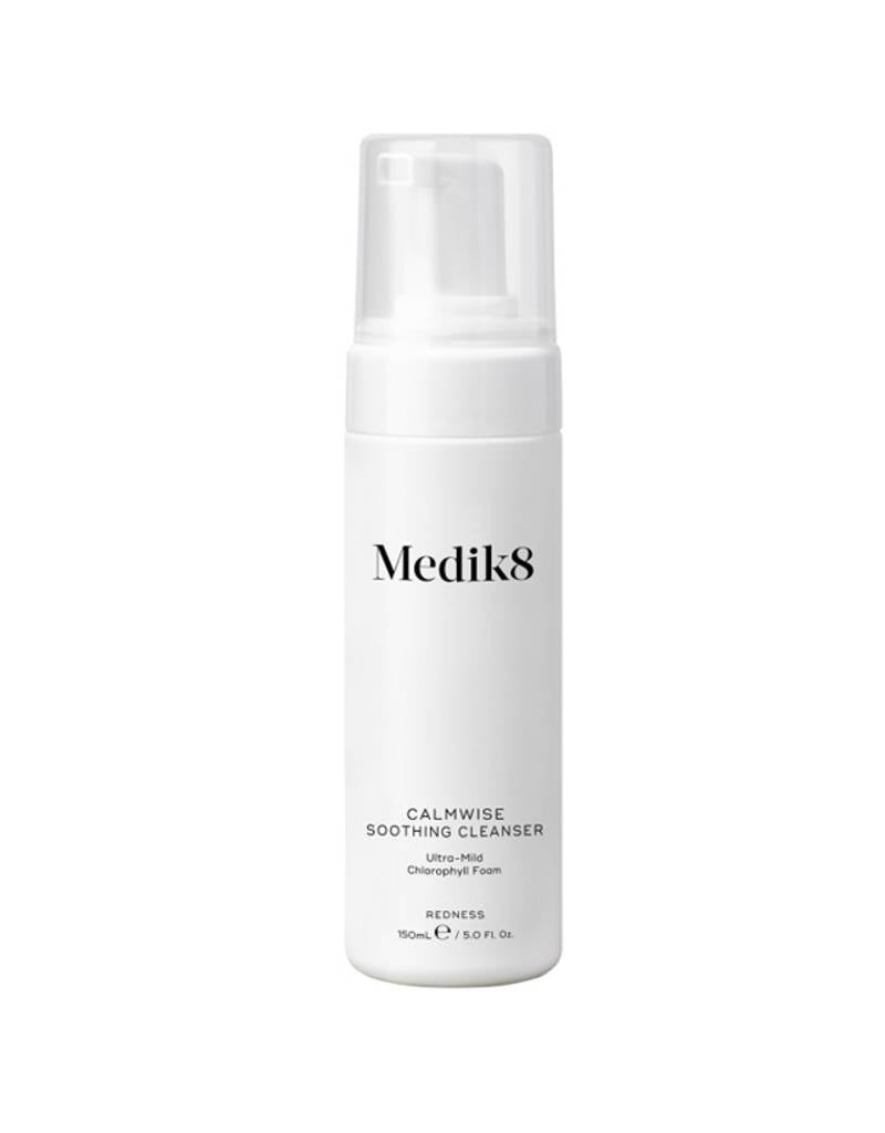 Medik8 Calmwise Soothing Cleanser is een zachte milde reiniger voor de gevoelige couperose huid.