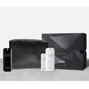 Medik8 r-RETINAOTE serie voor totale anti-aging op het gebied van vervagen rimpels en fijne lijntje, voeden en hydrateren van de huid en het verfrissen van een donker ogende oogcontour. DE meest bewezen werkende verjongende huidproducten van Medik8.